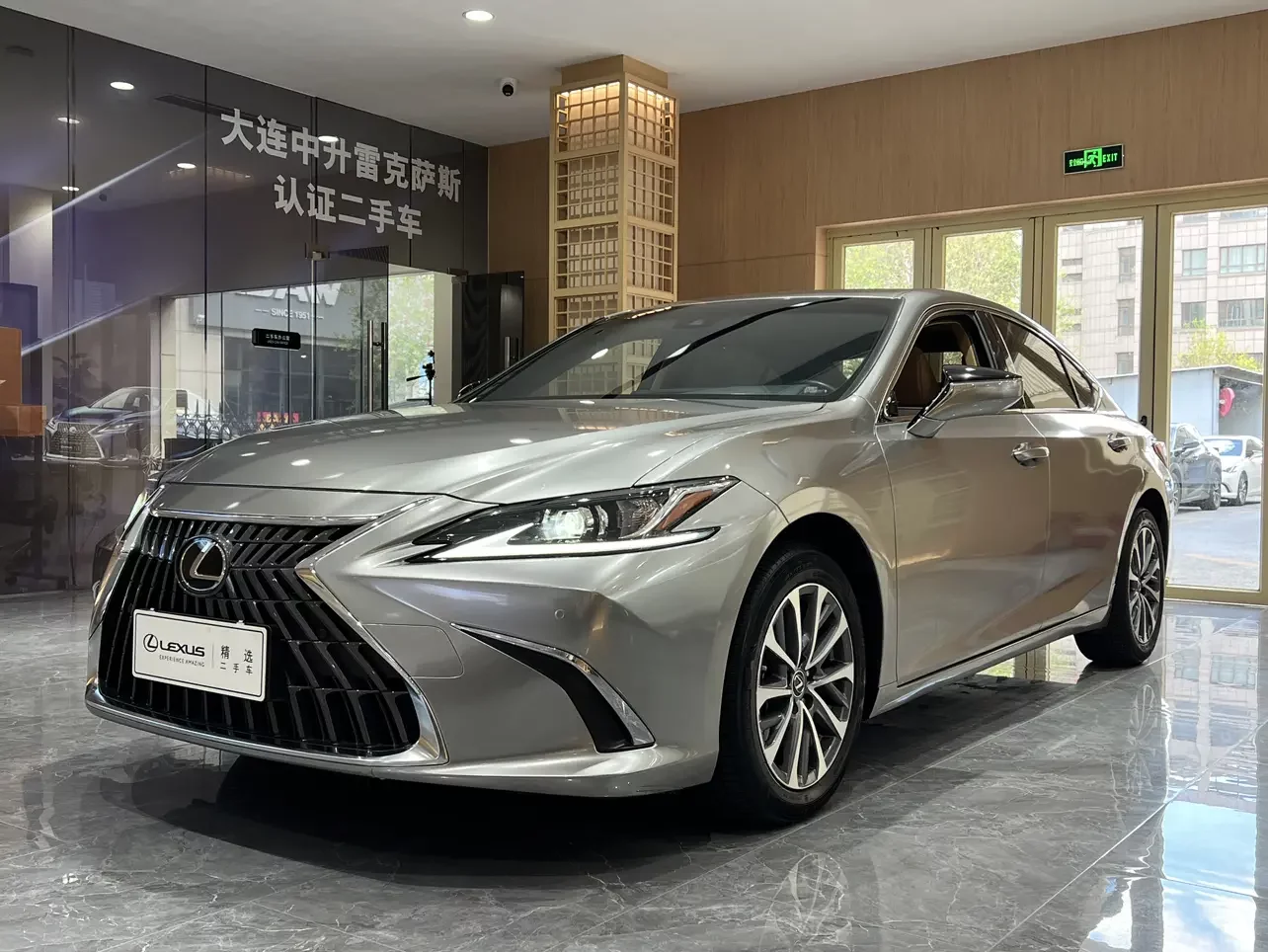 Lexus ES