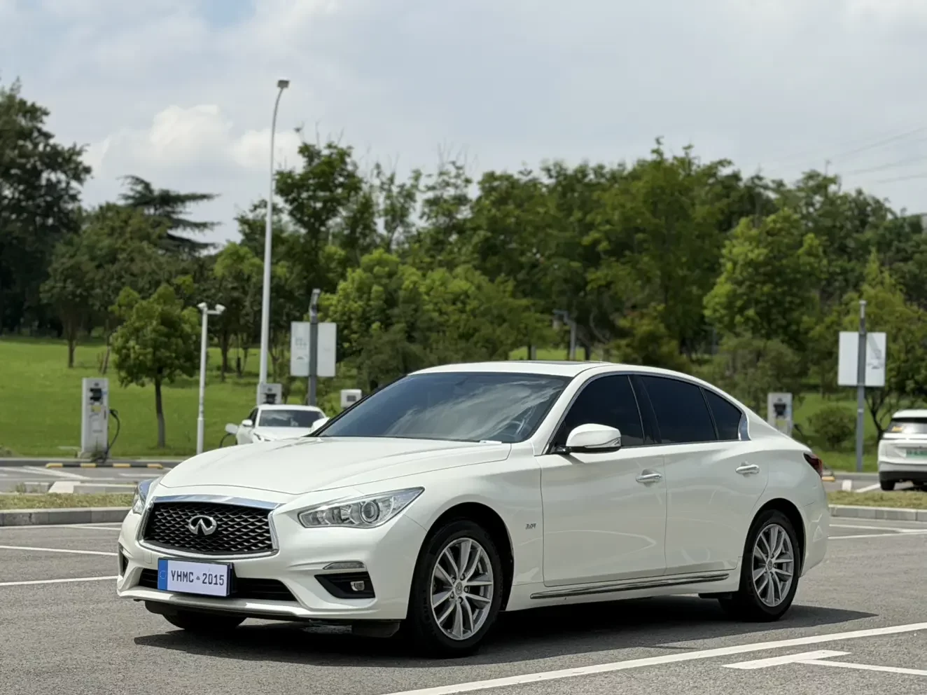 Infiniti Q50L