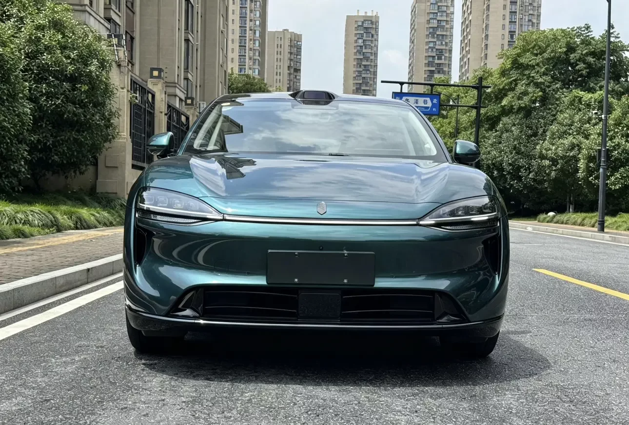 Luxeed Zhijie R7
