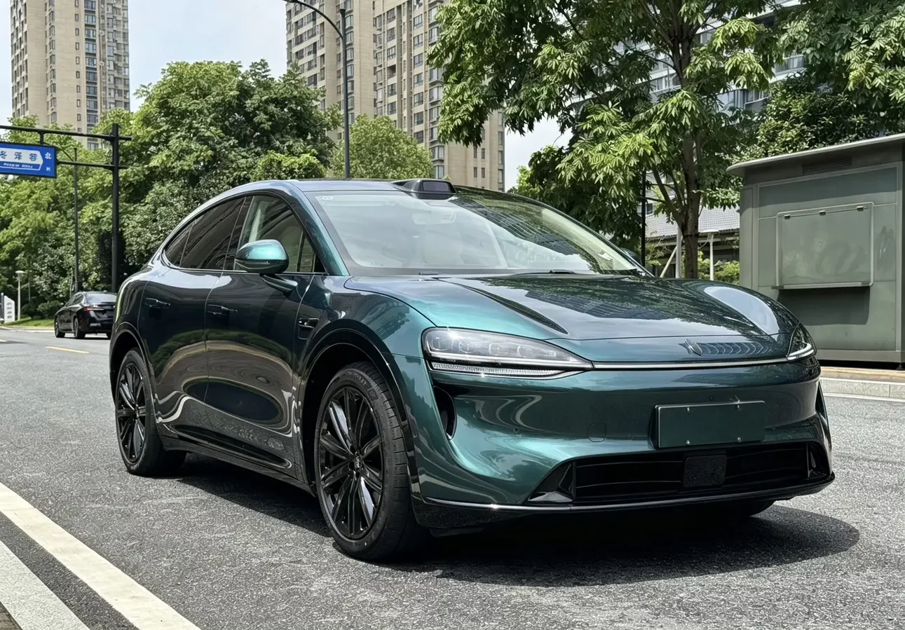Luxeed Zhijie R7