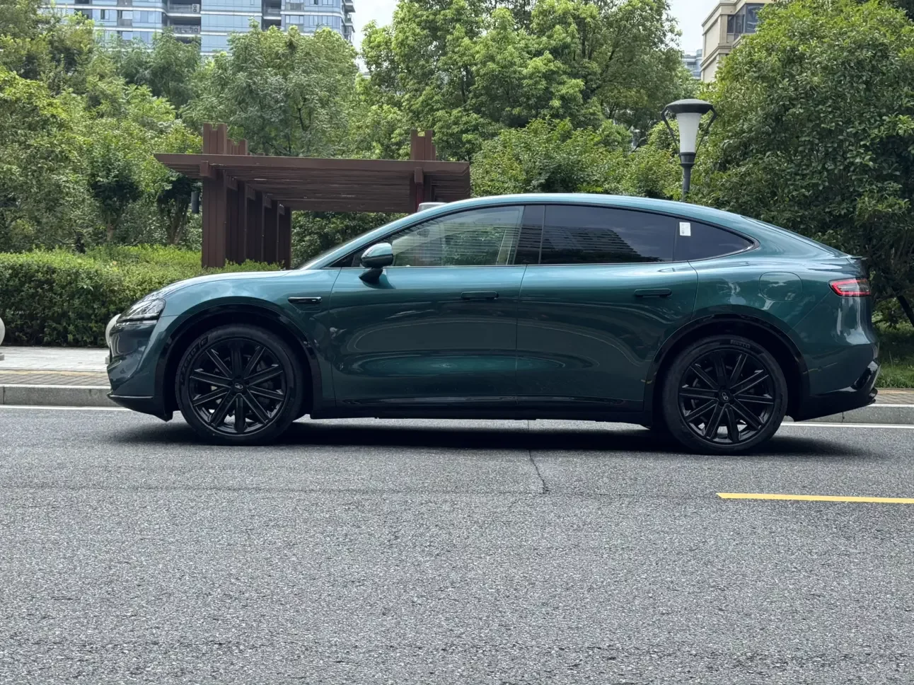 Luxeed Zhijie R7