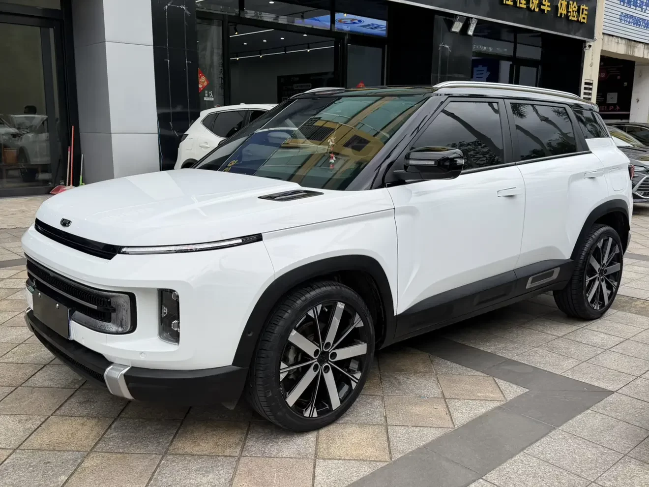 Geely ICON