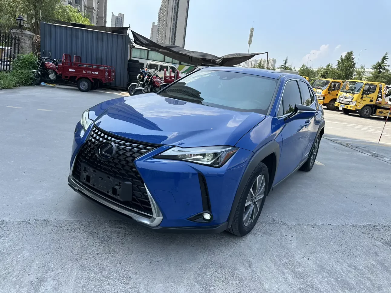 Lexus UX EV  из Китая