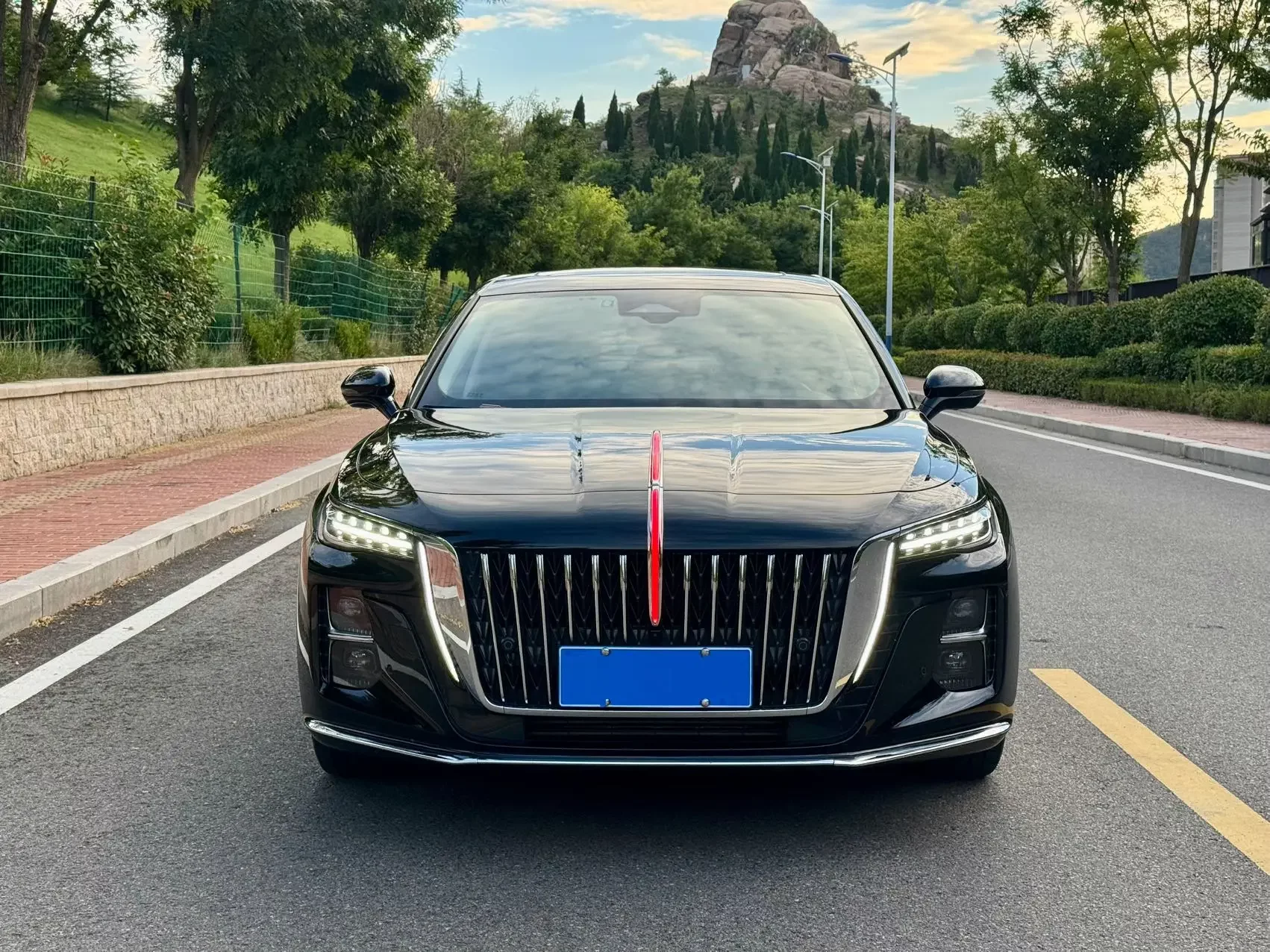 Hongqi H5