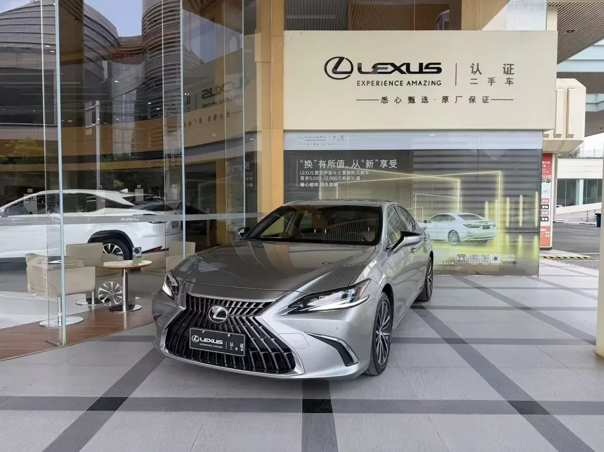 Lexus ES