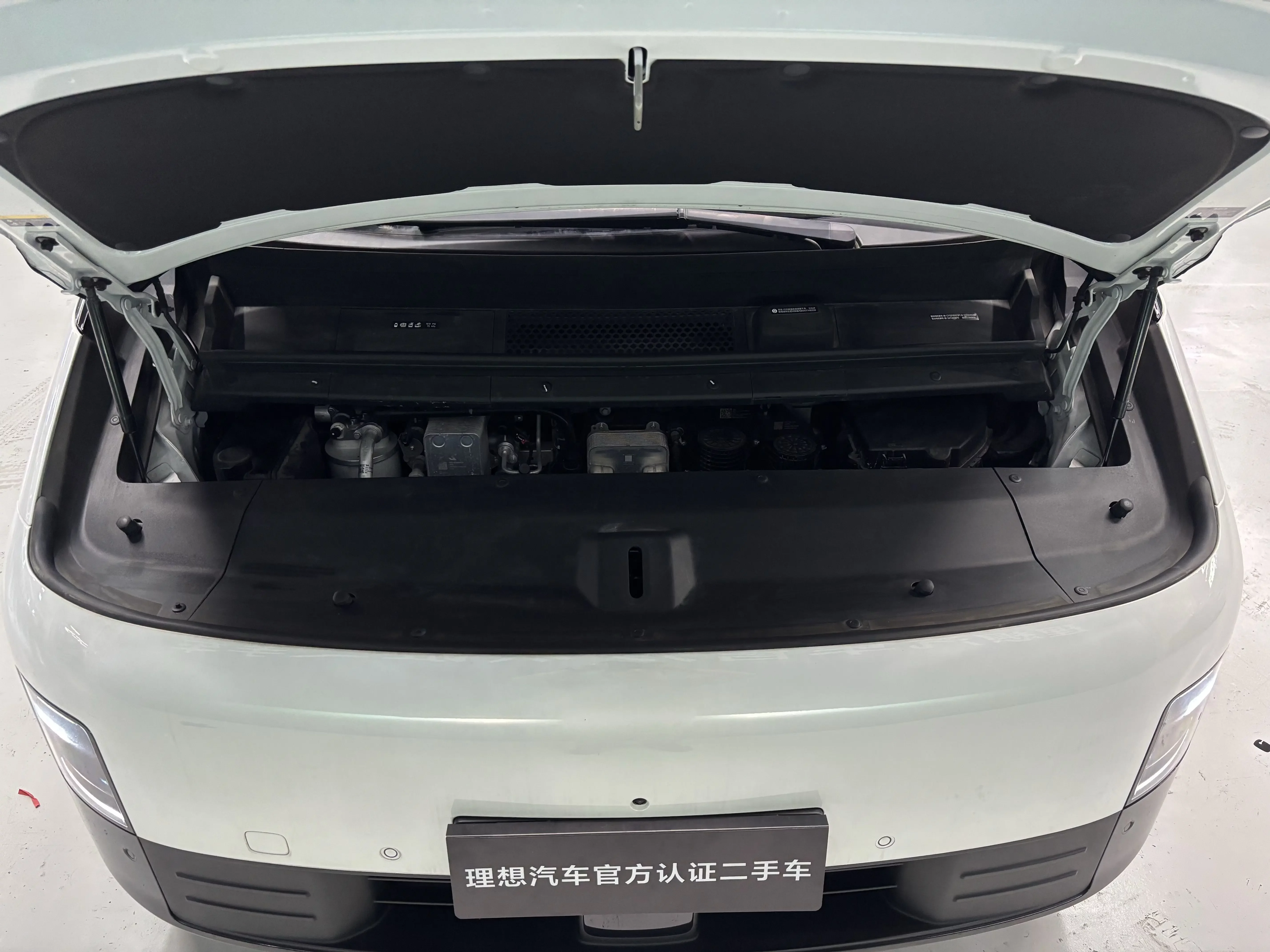 Lixiang MEGA