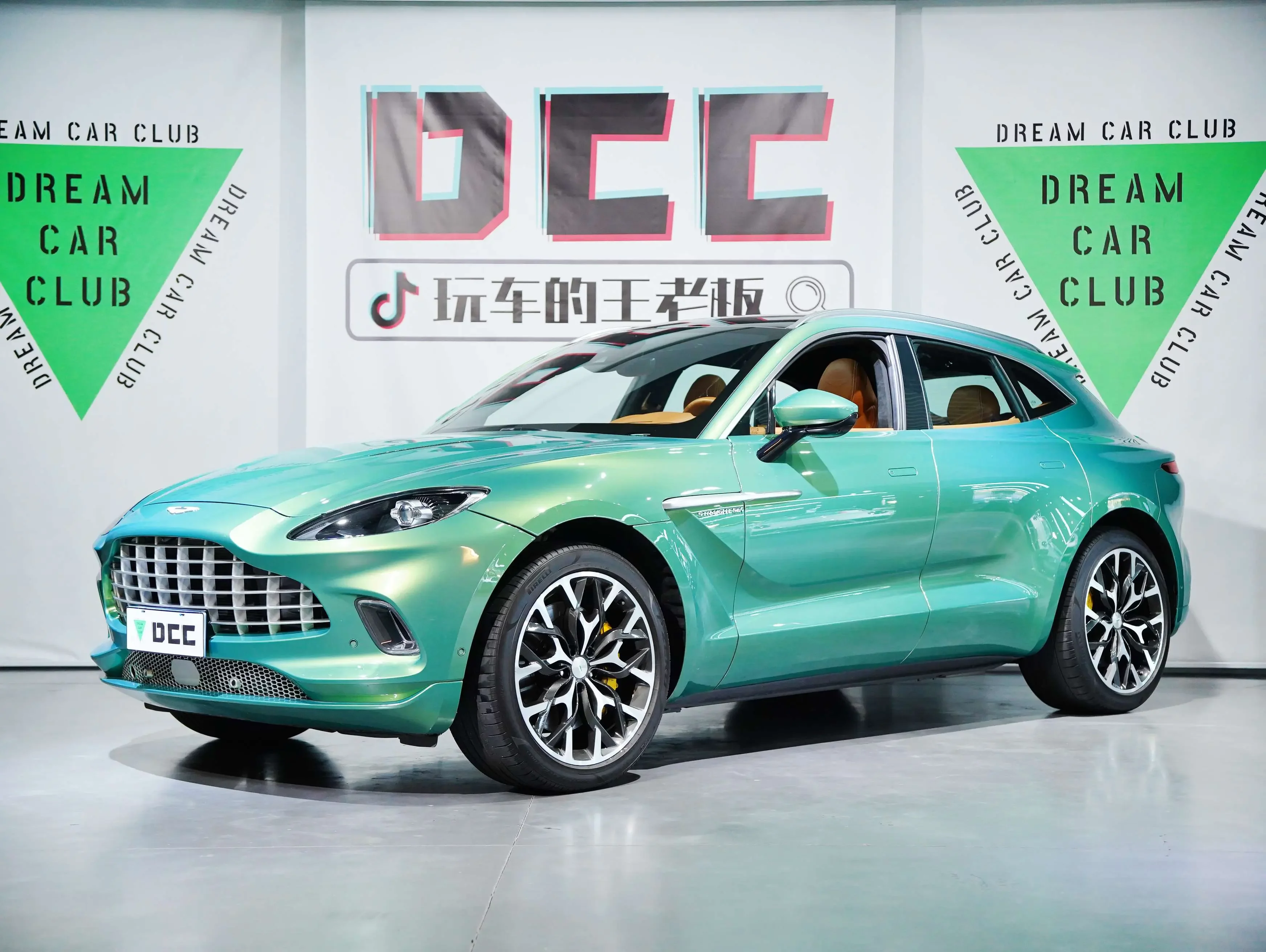 Aston Martin DBX  из Китая