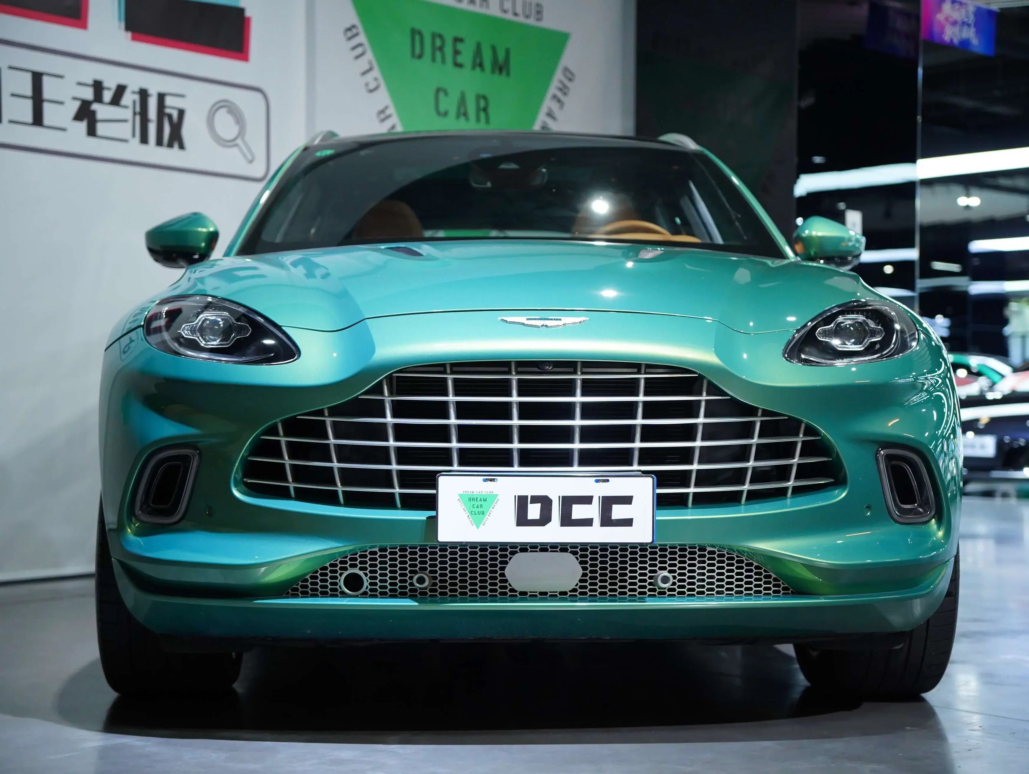 Aston Martin DBX  из Китая