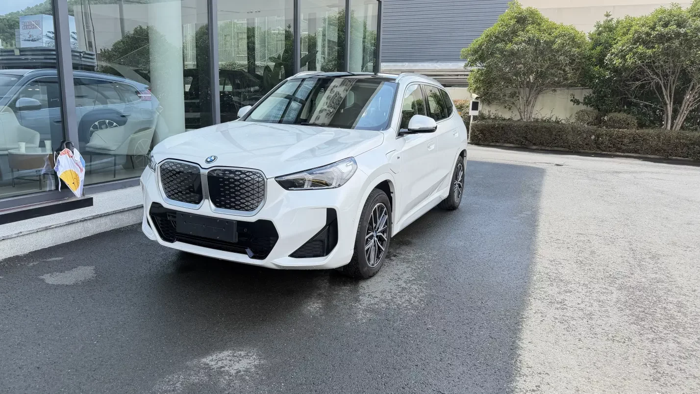 BMW iX1