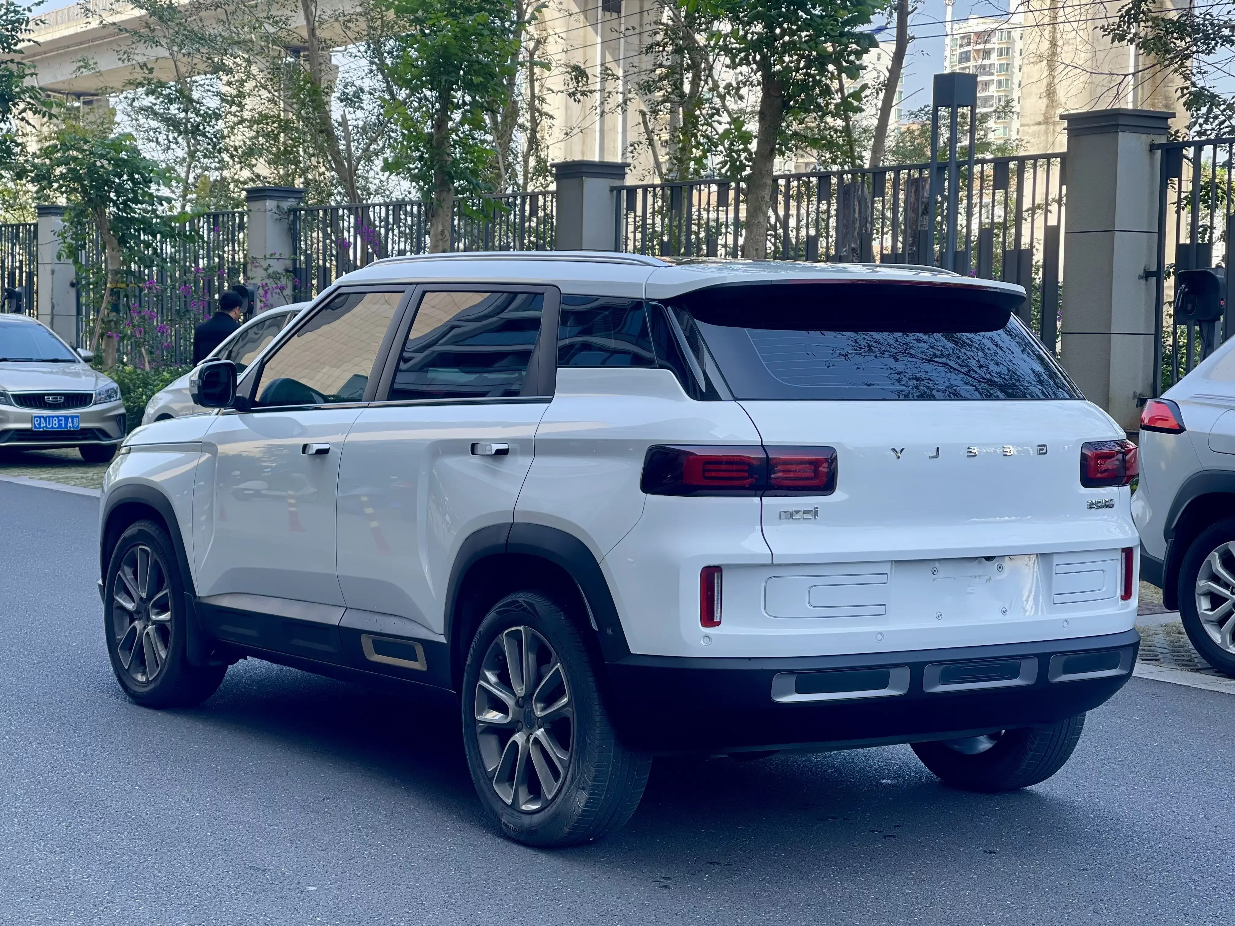 Geely ICON