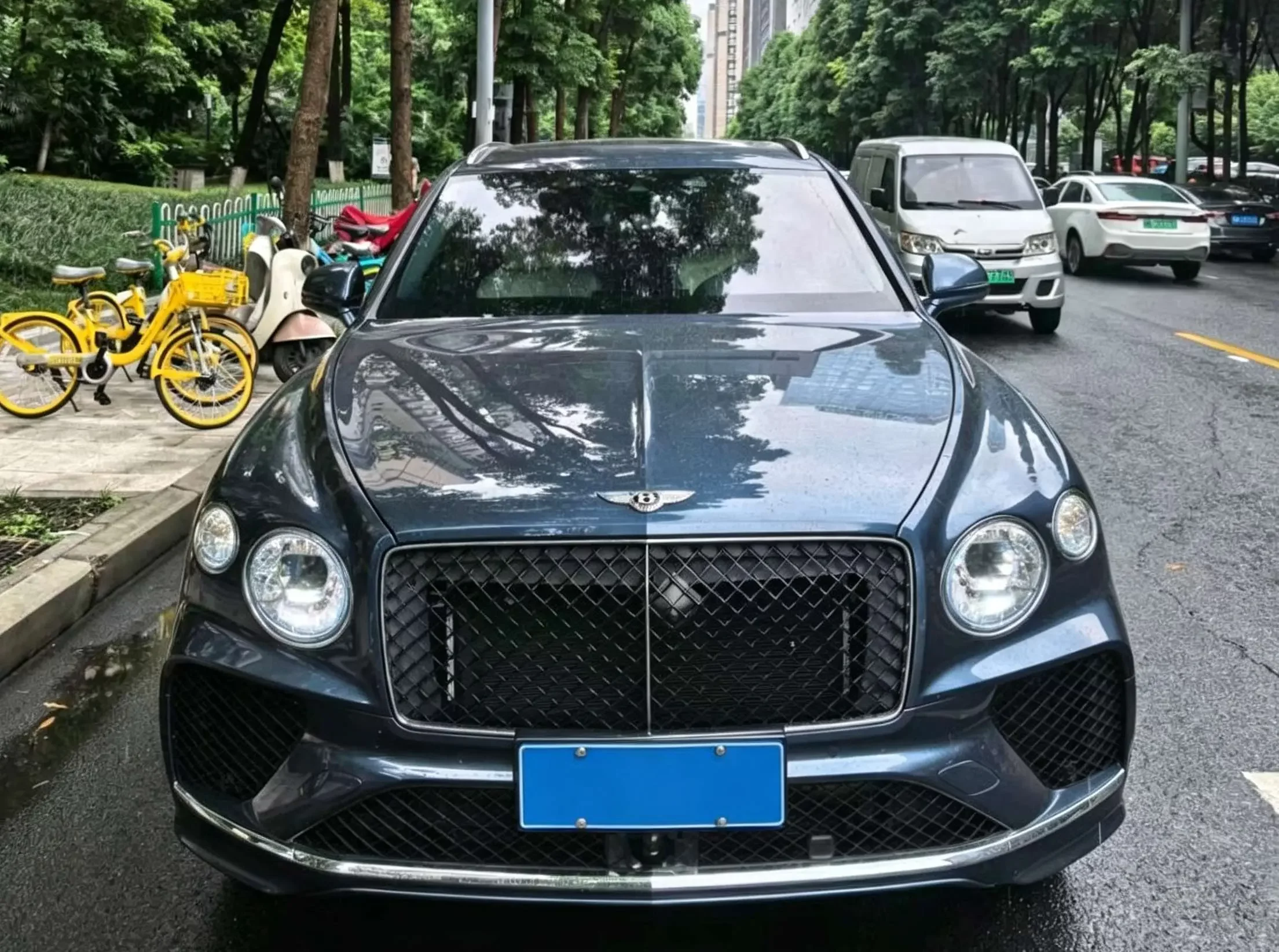 Bentley Bentayga  из Китая