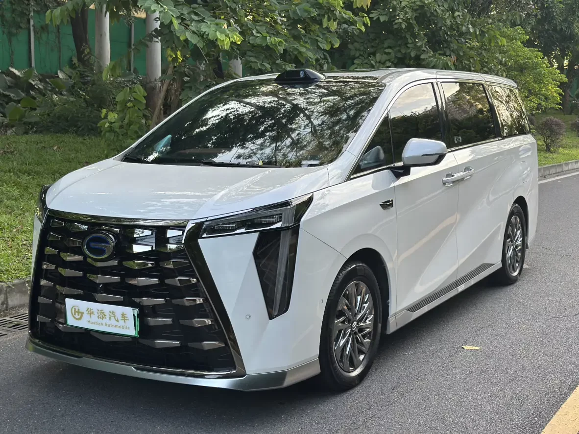 GAC Trumpchi aspires to the M8  из Китая