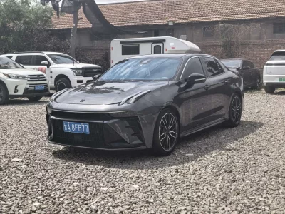 Lynk & Co 03