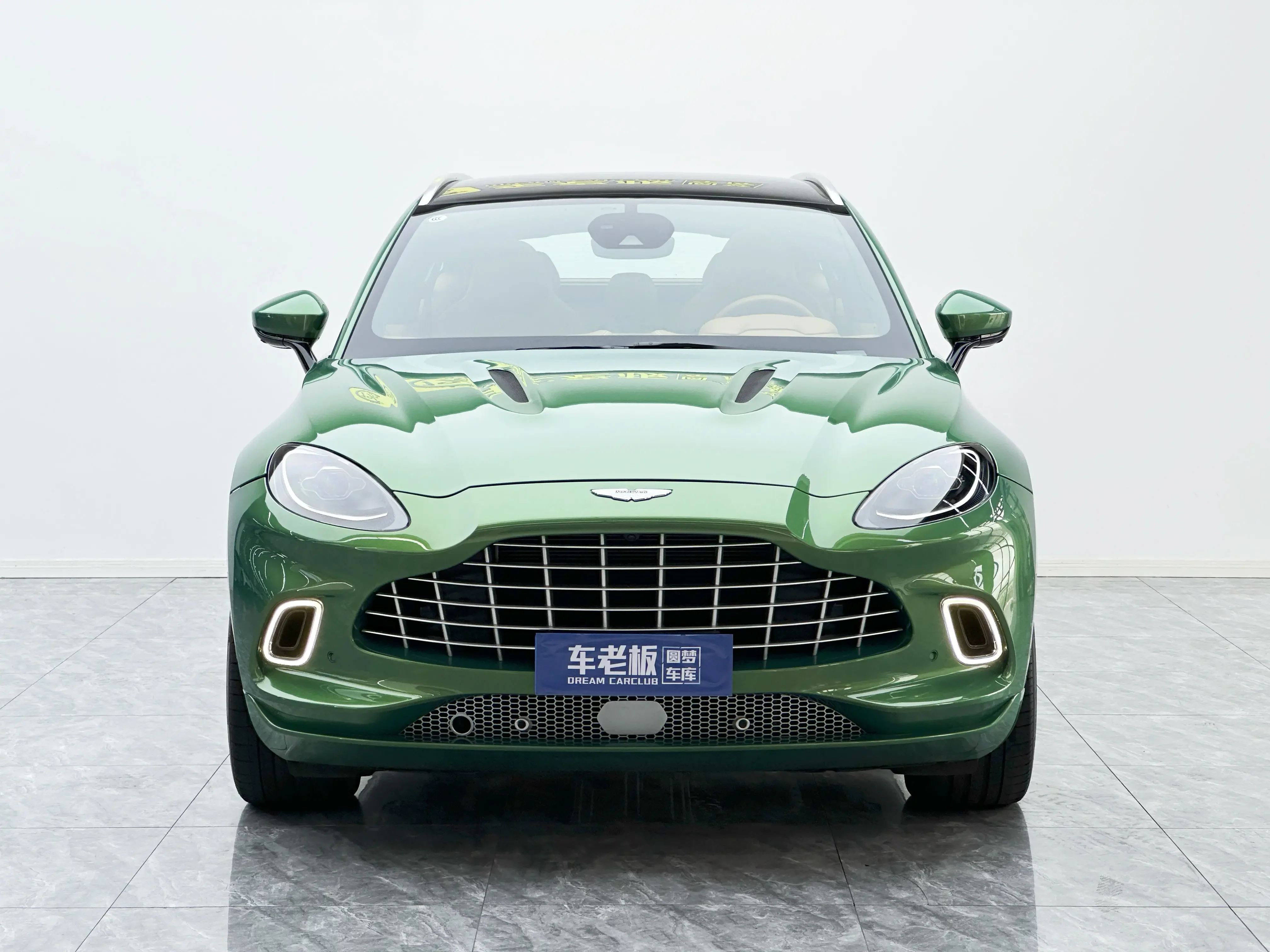 Aston Martin DBX  из Китая