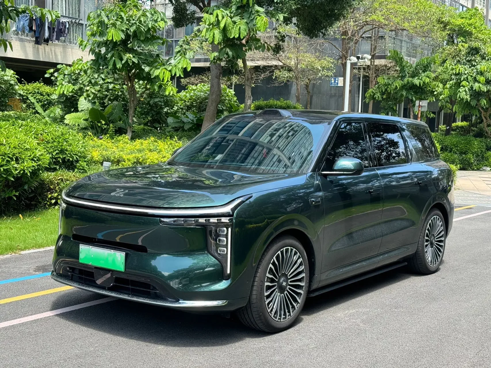 Zhiji LS8  из Китая