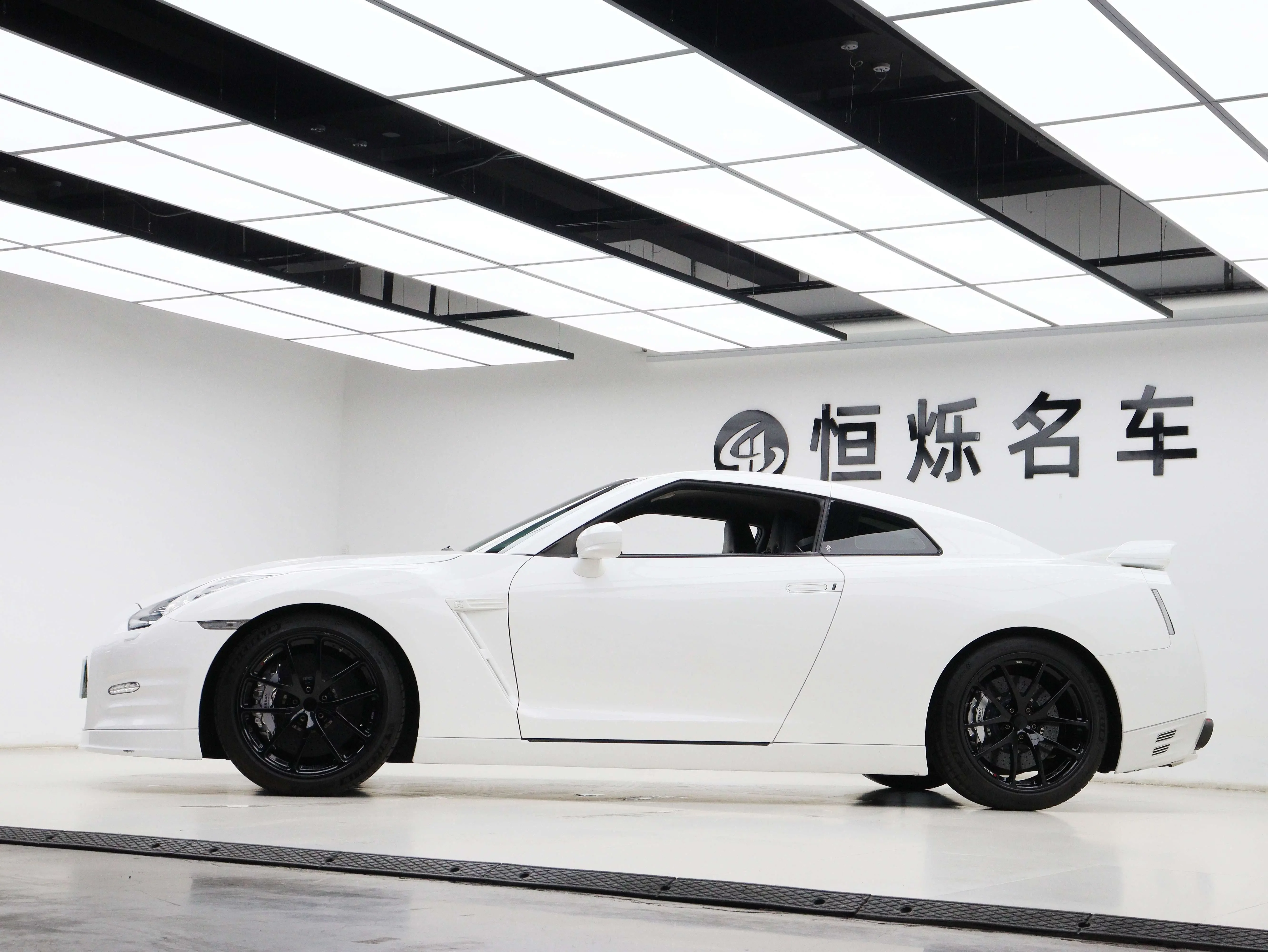 Nissan GT-R