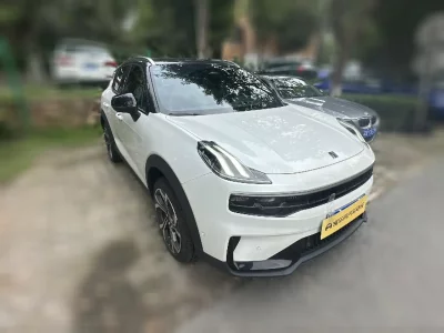 Lynk & Co 06