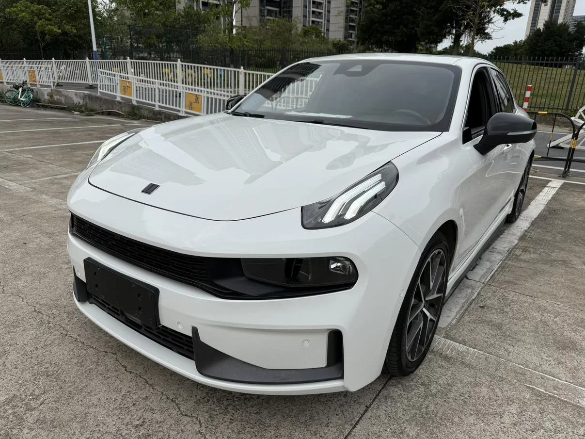 Lynk & Co 03