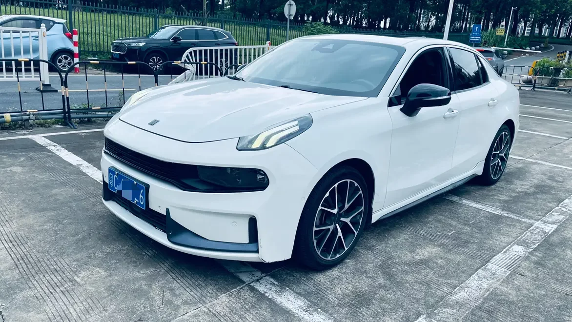 Lynk & Co 03