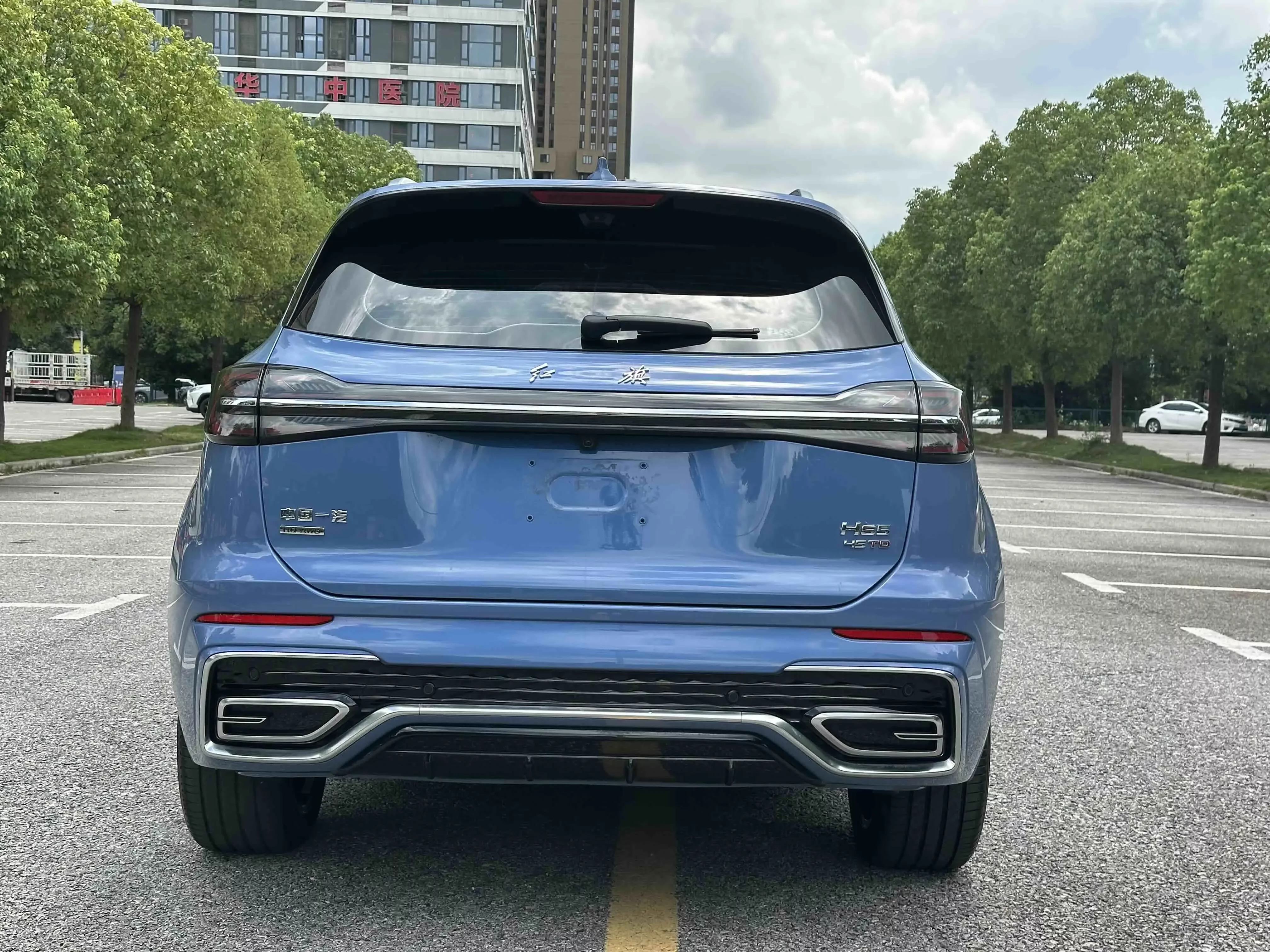 Hongqi HS5
