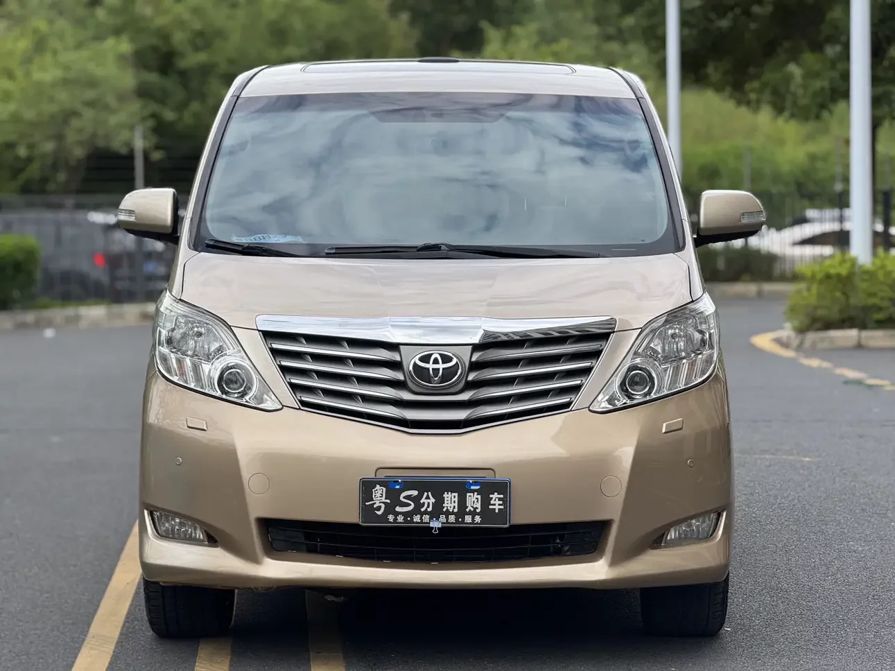 Toyota Alphard (Elfa)  из Китая