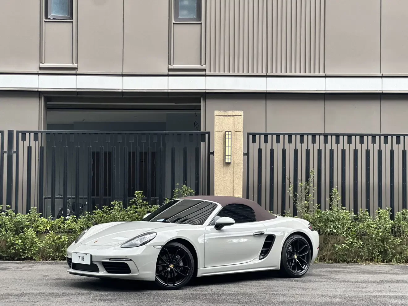 PORSCHE 718