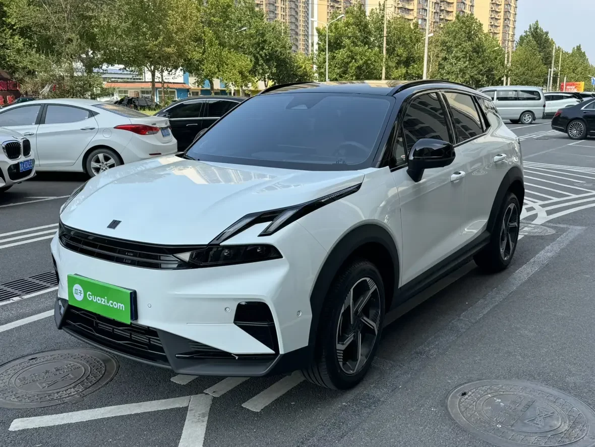 Lynk & Co 06