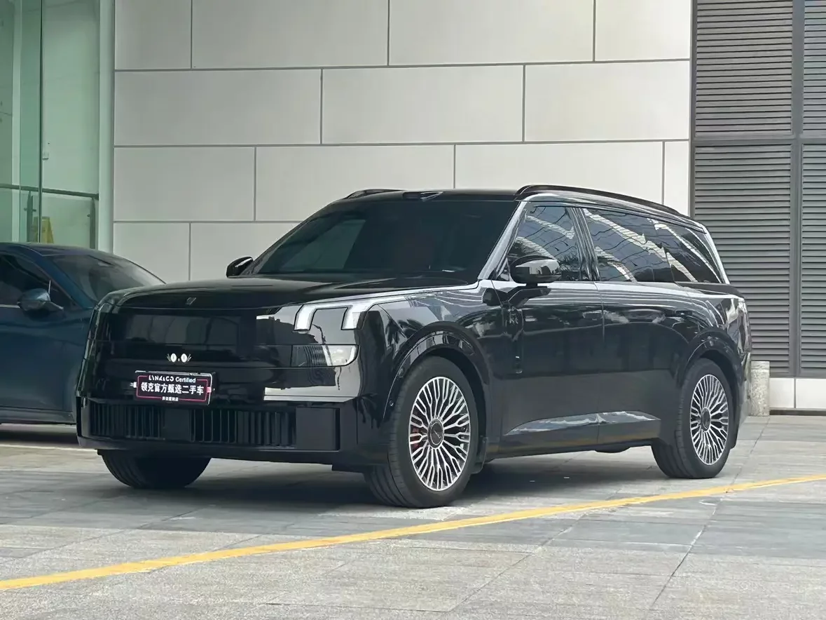 Lynk & Co 900