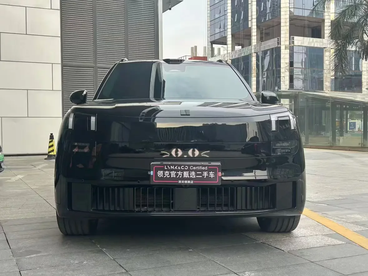 Lynk & Co 900
