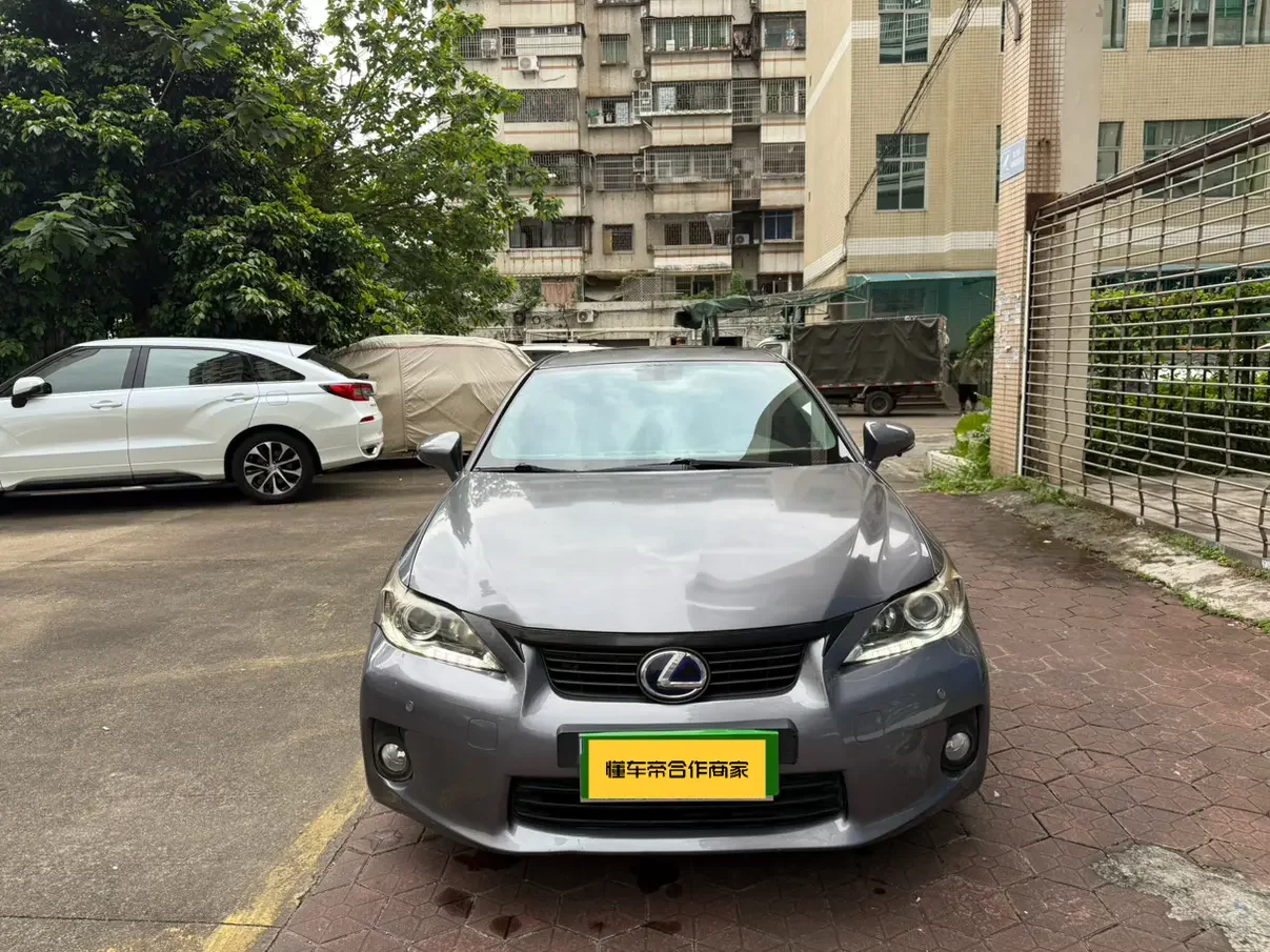 Lexus CT  из Китая