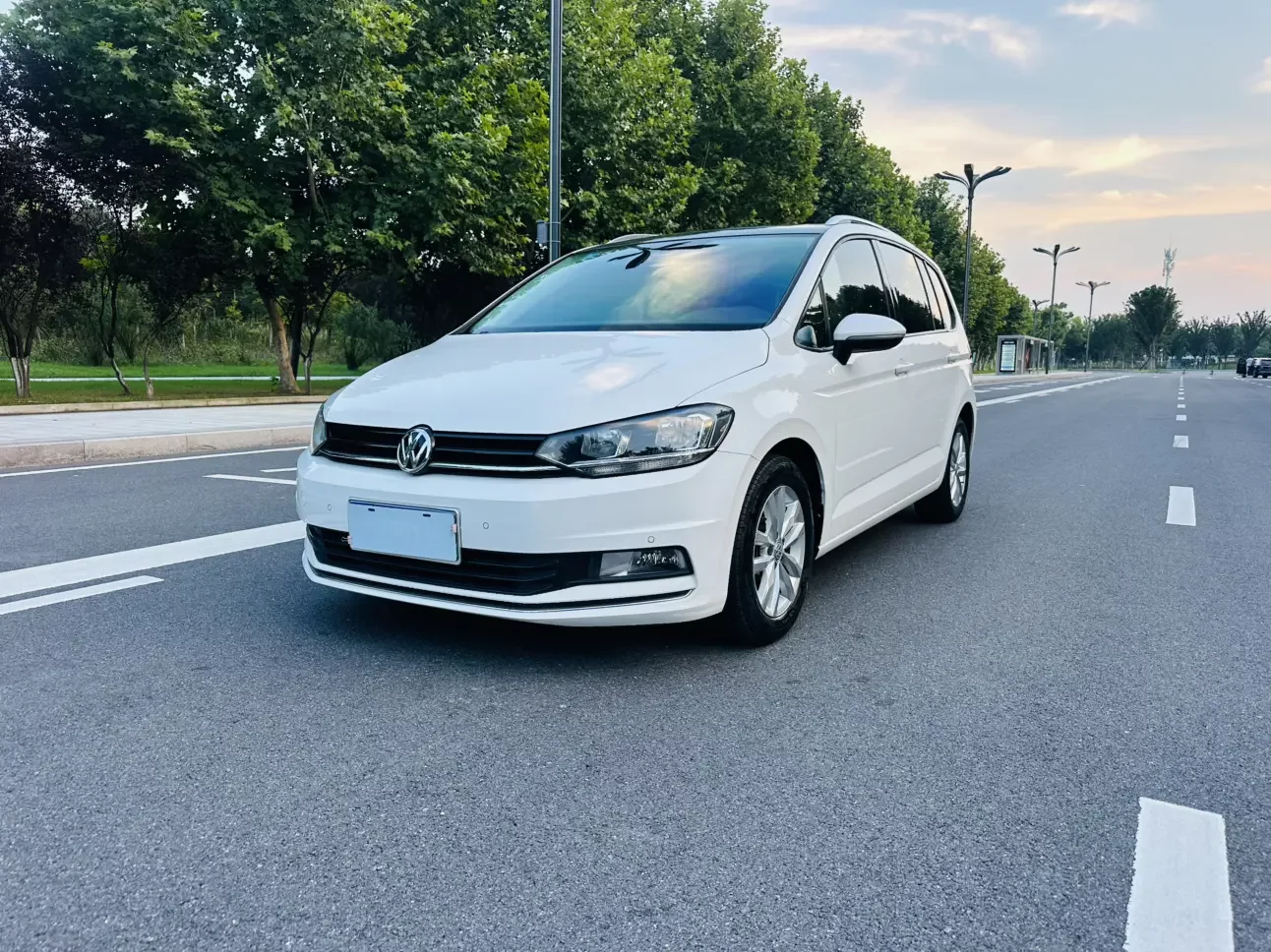 Volkswagen Touran L  из Китая
