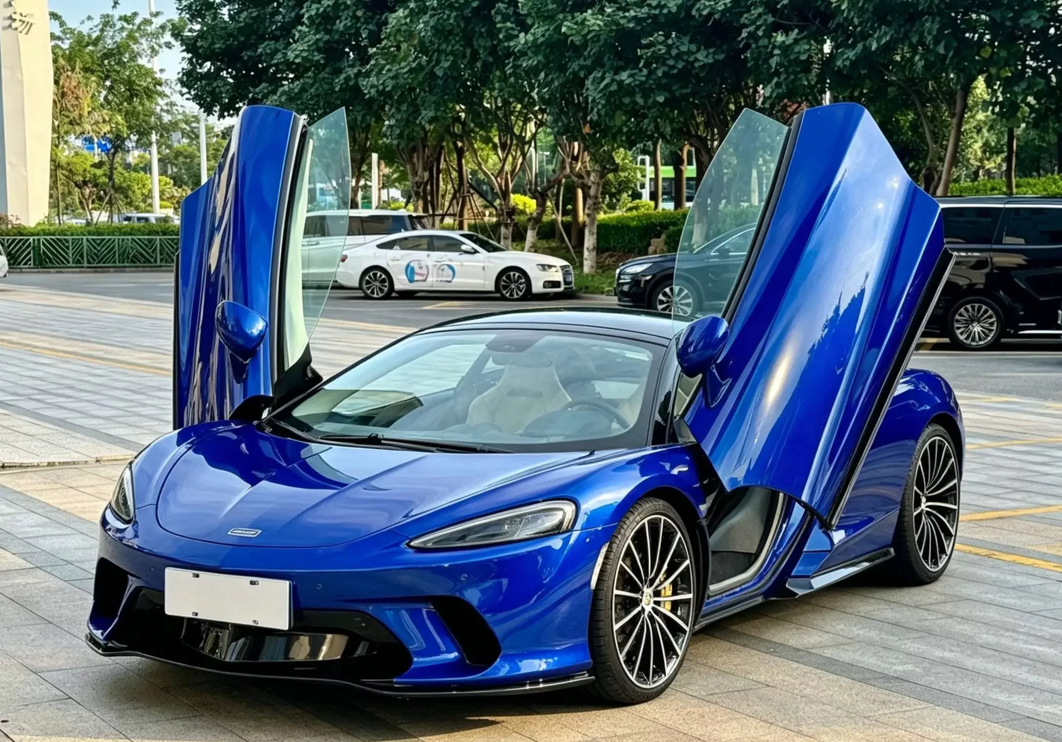 McLaren GT  из Китая