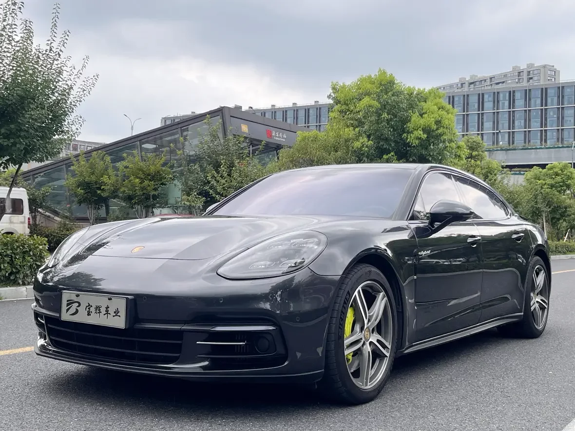 Porsche Panamera E-Hybrid  из Китая