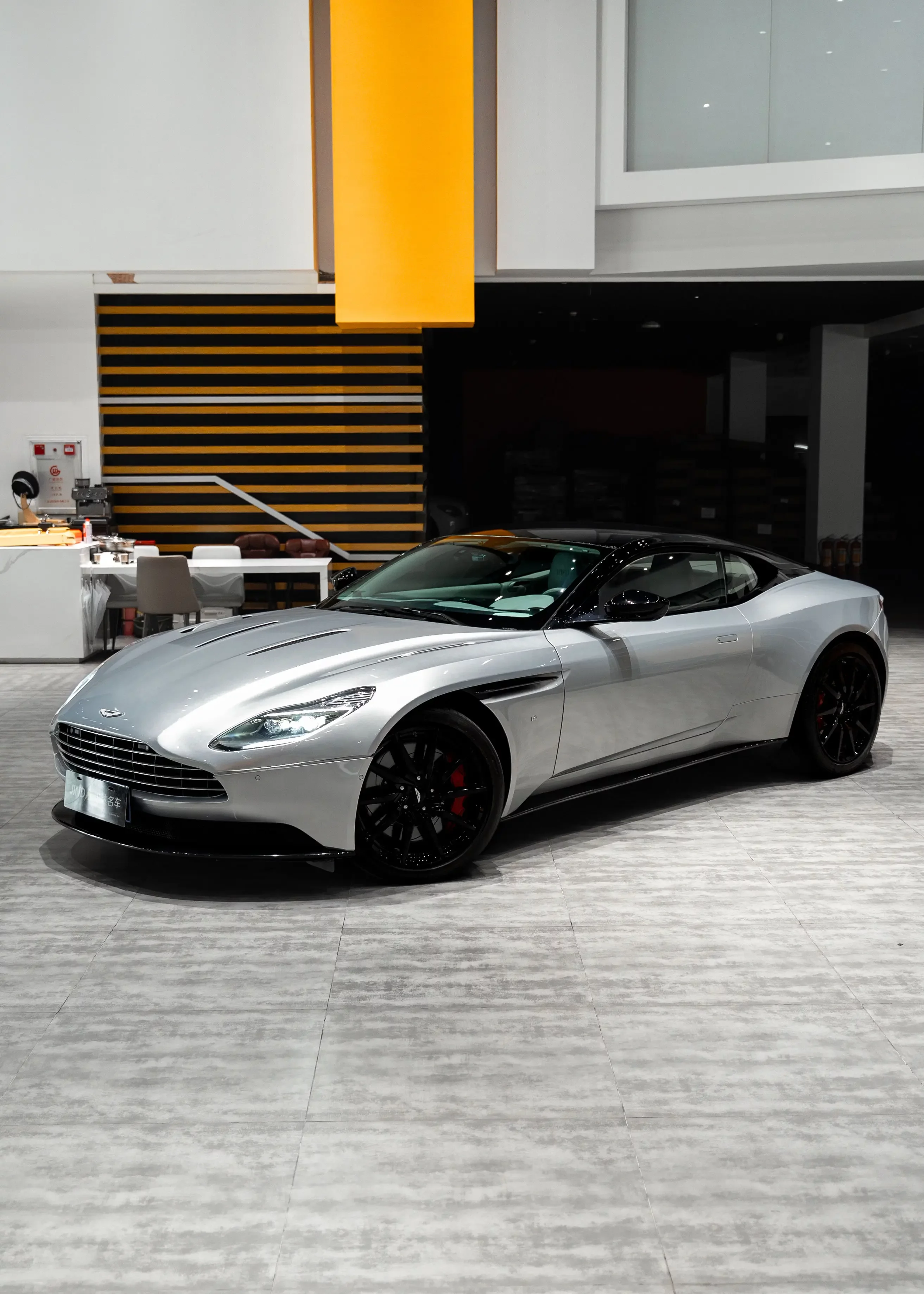 Aston Martin DB11  из Китая