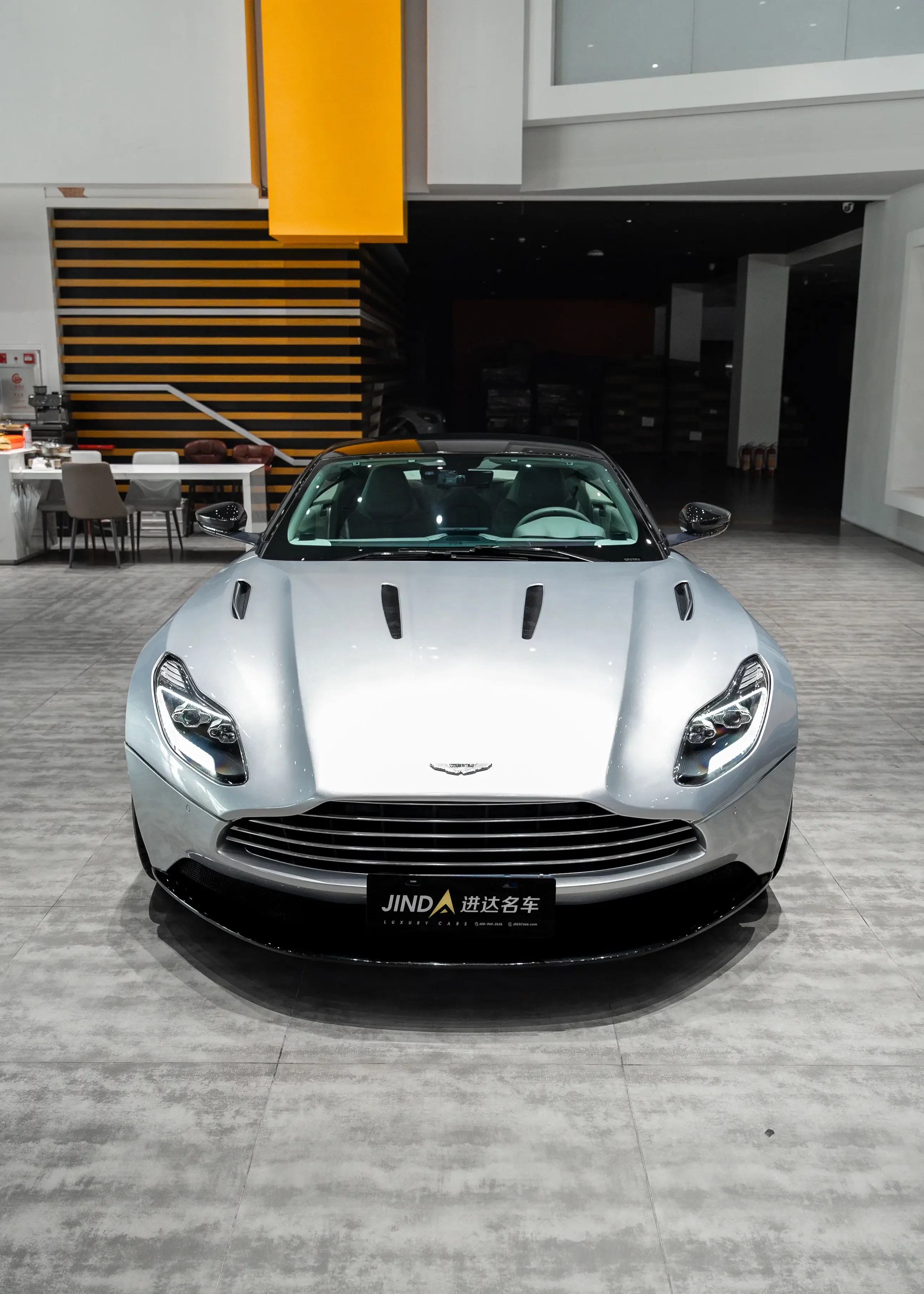 Aston Martin DB11  из Китая