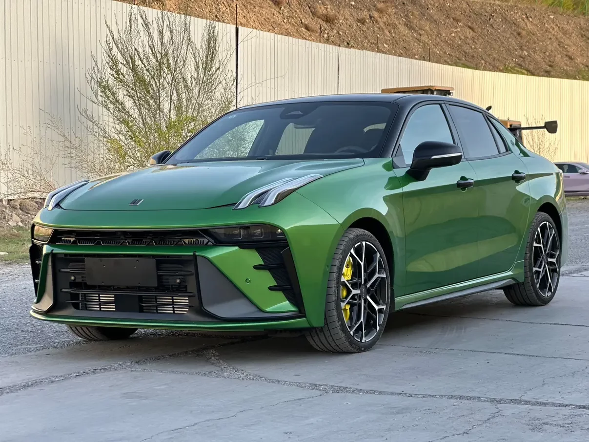 Lynk & Co 03
