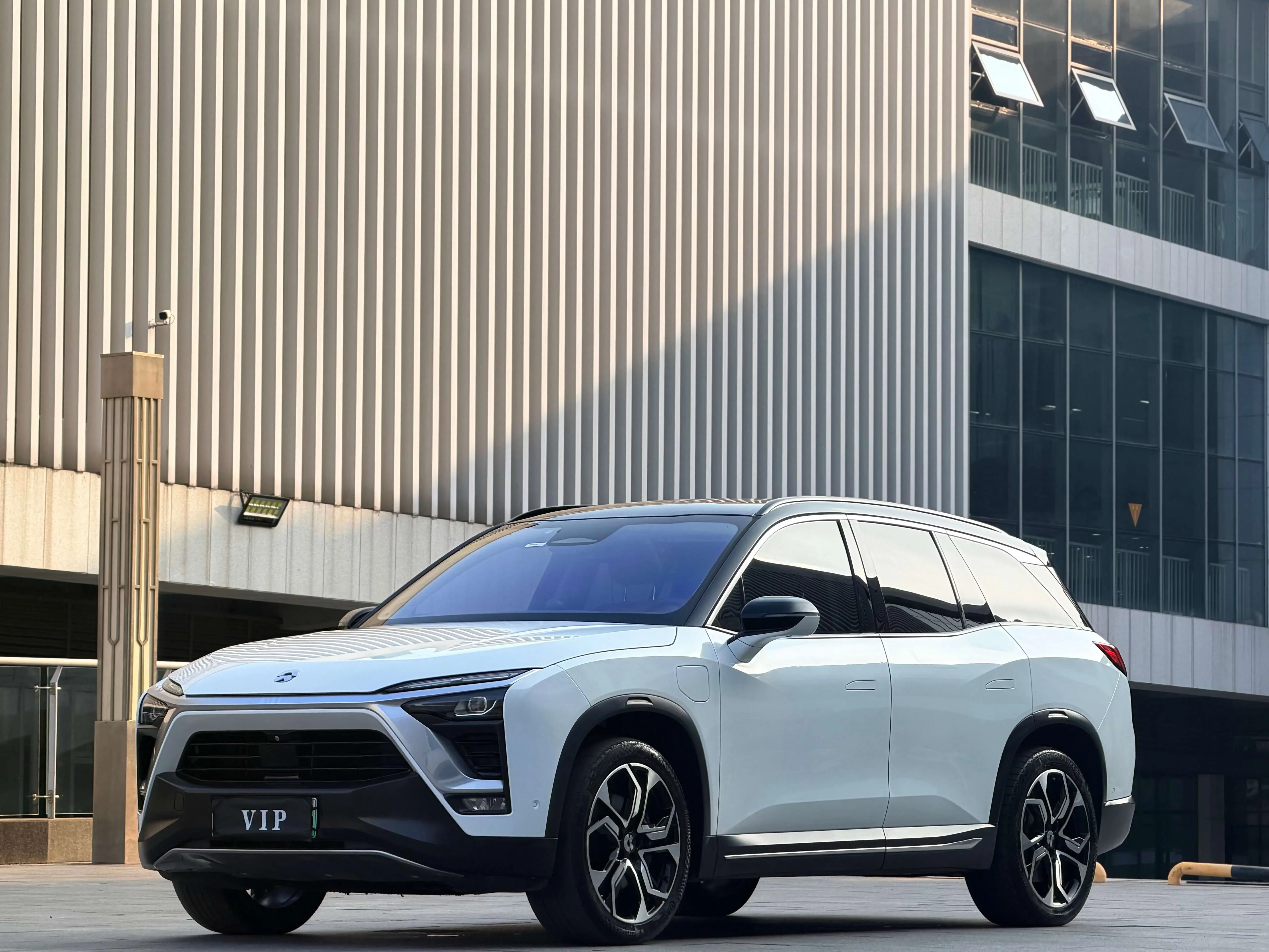 NIO ES8