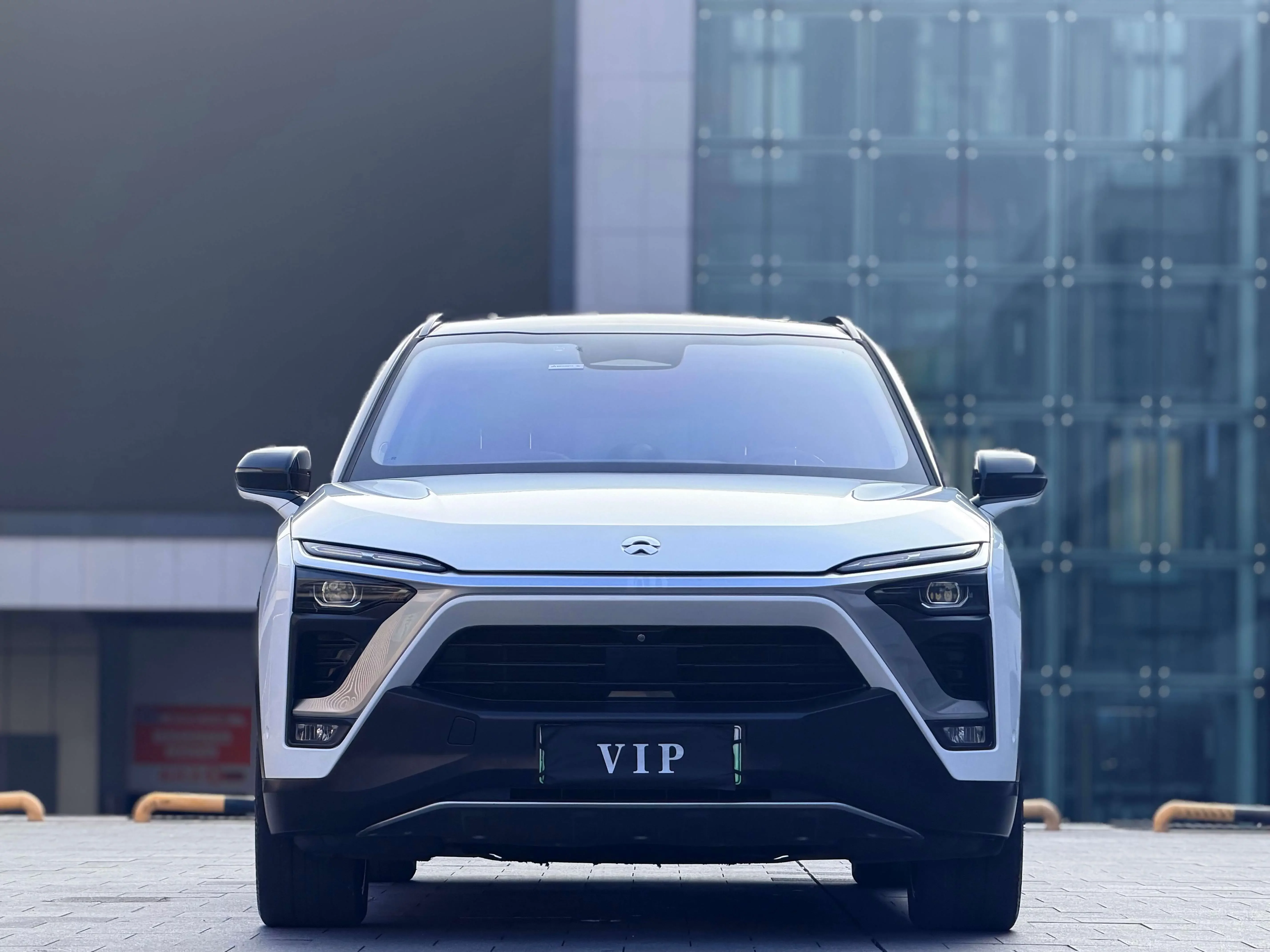 NIO ES8