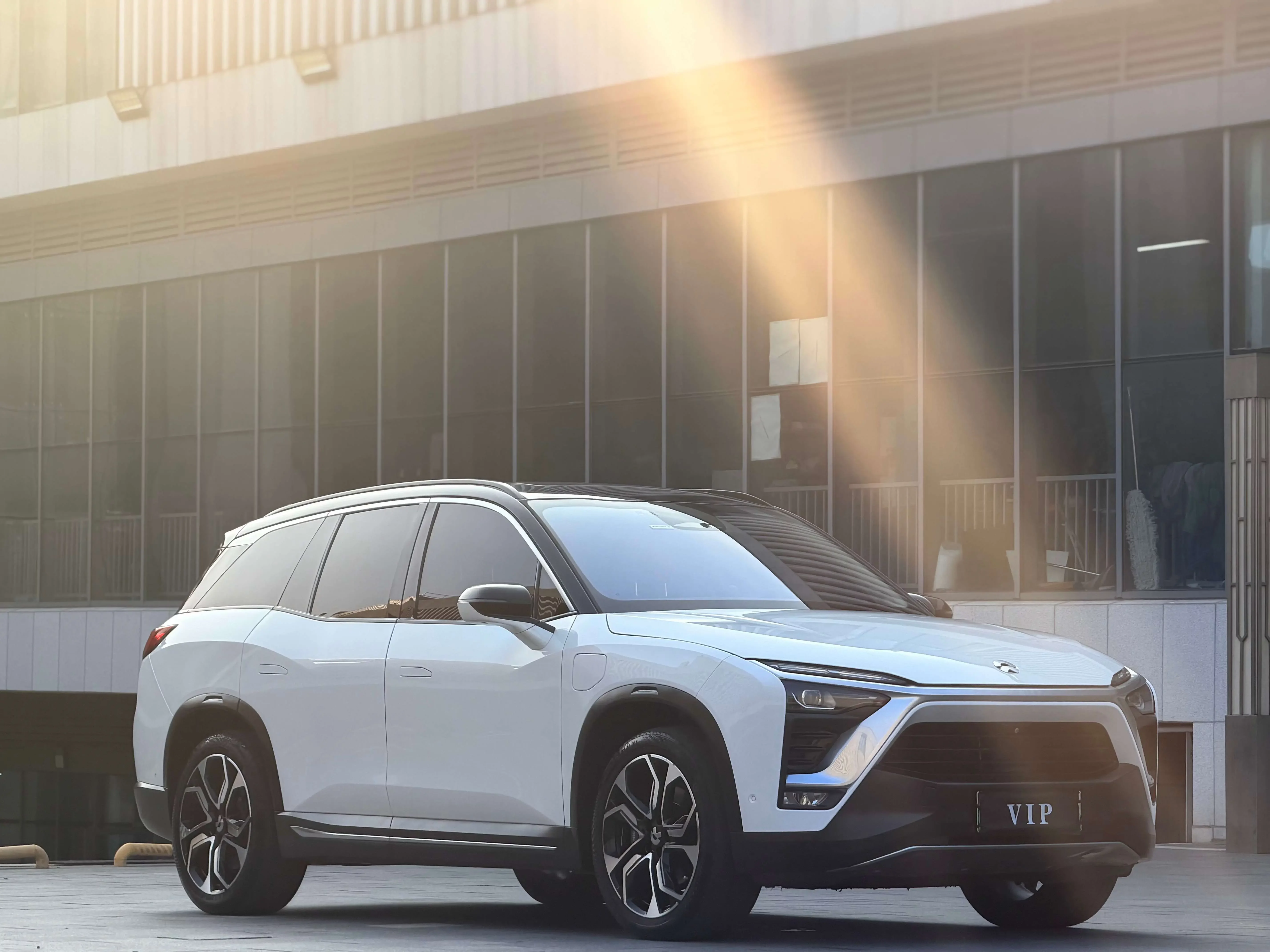 NIO ES8