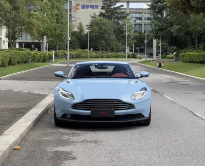 Aston Martin DB11