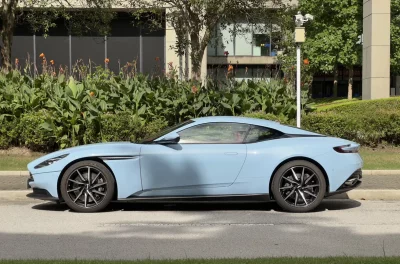 Aston Martin DB11