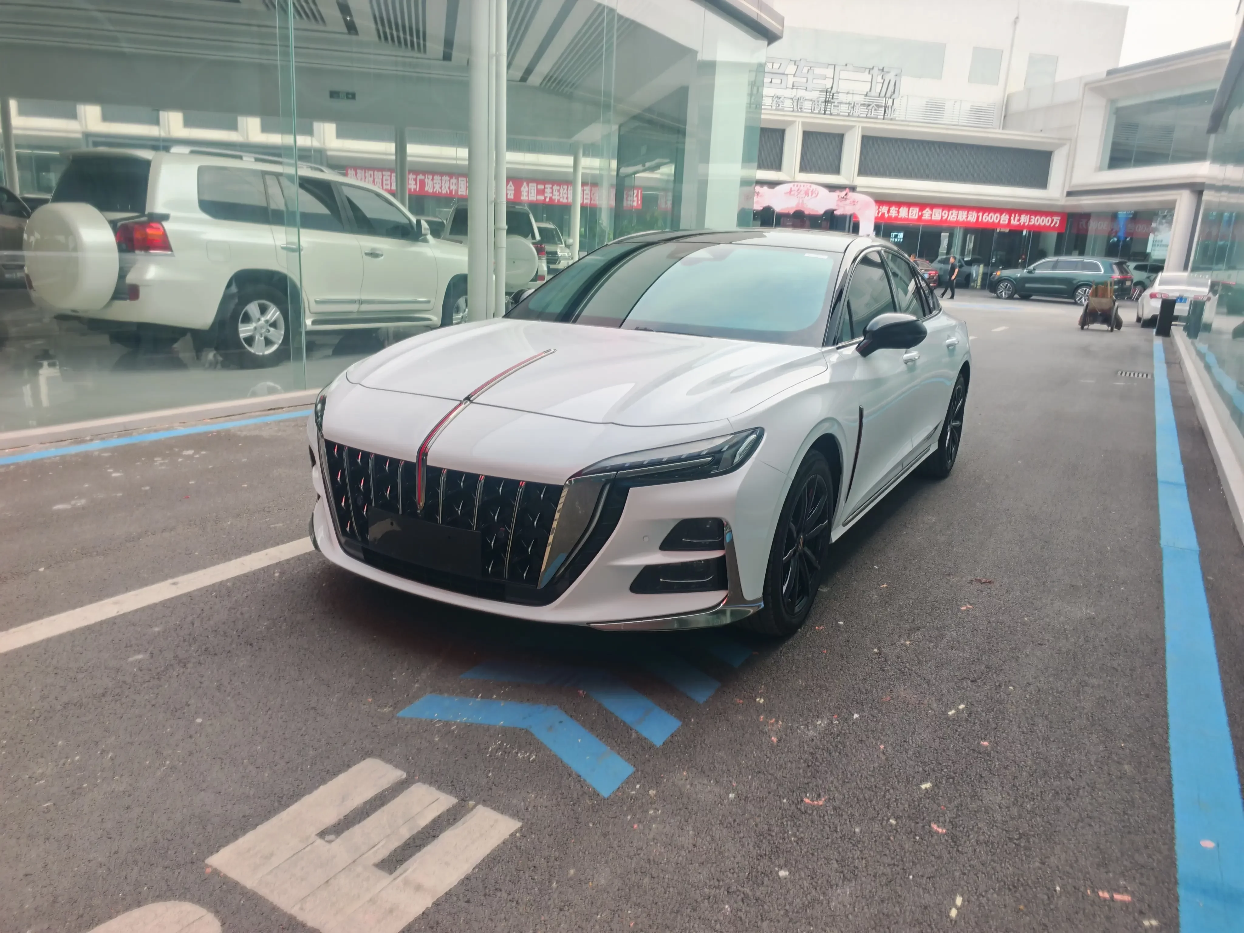 Hongqi H6