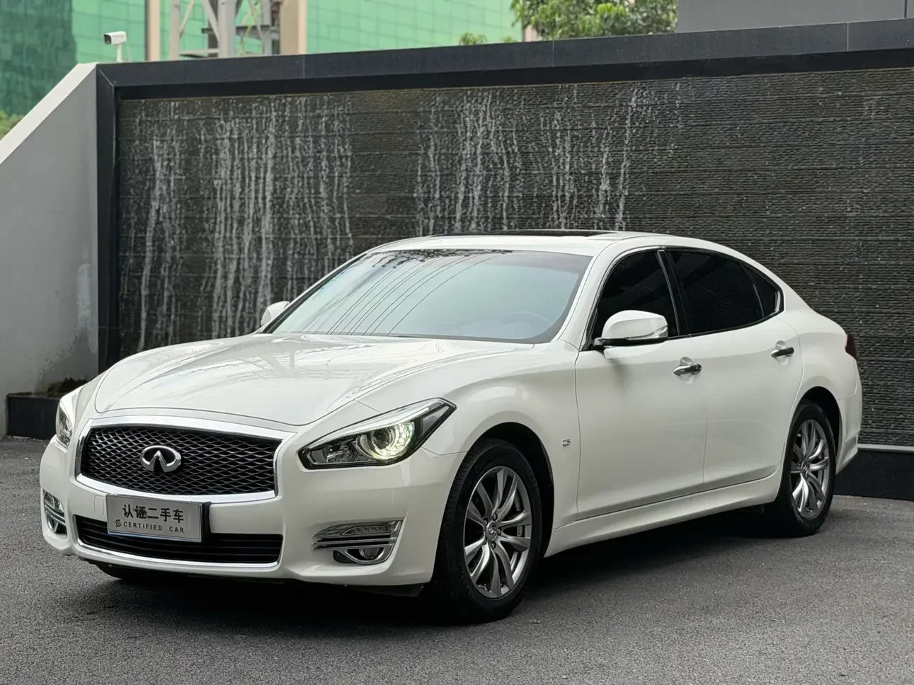 Infiniti Q70