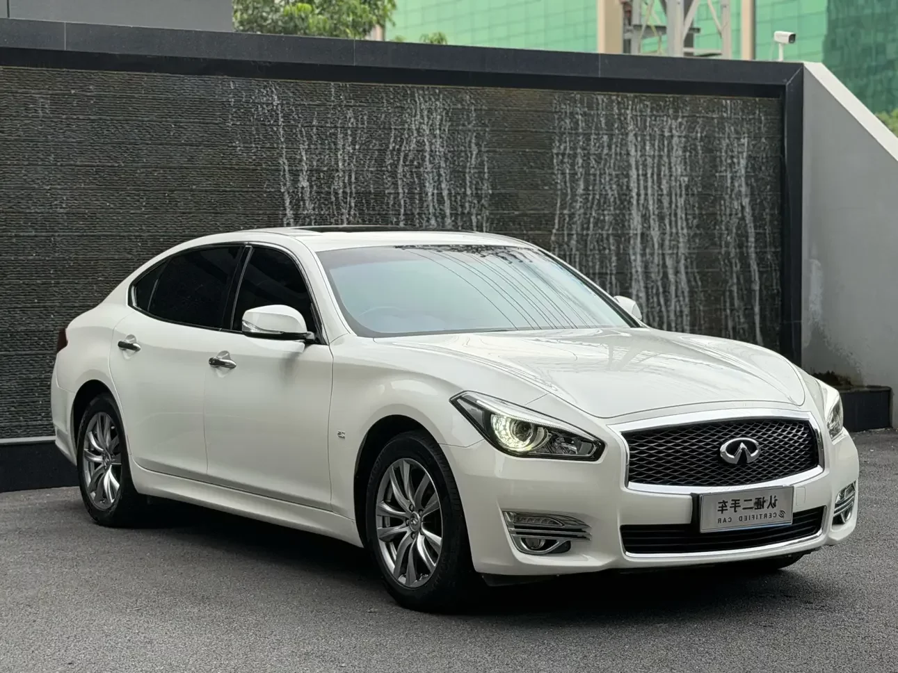 Infiniti Q70