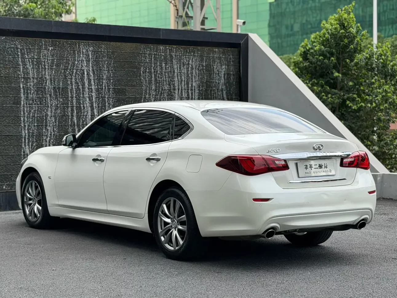 Infiniti Q70