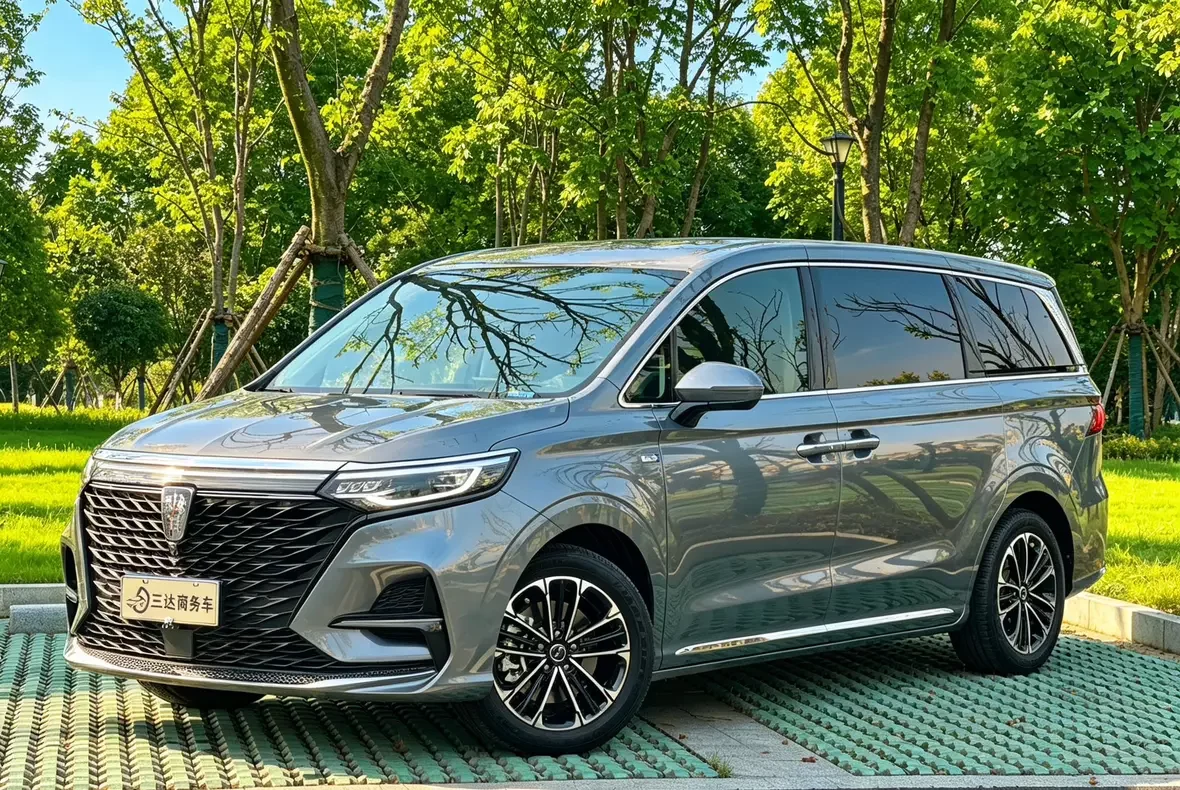 Roewe iMAX8  из Китая