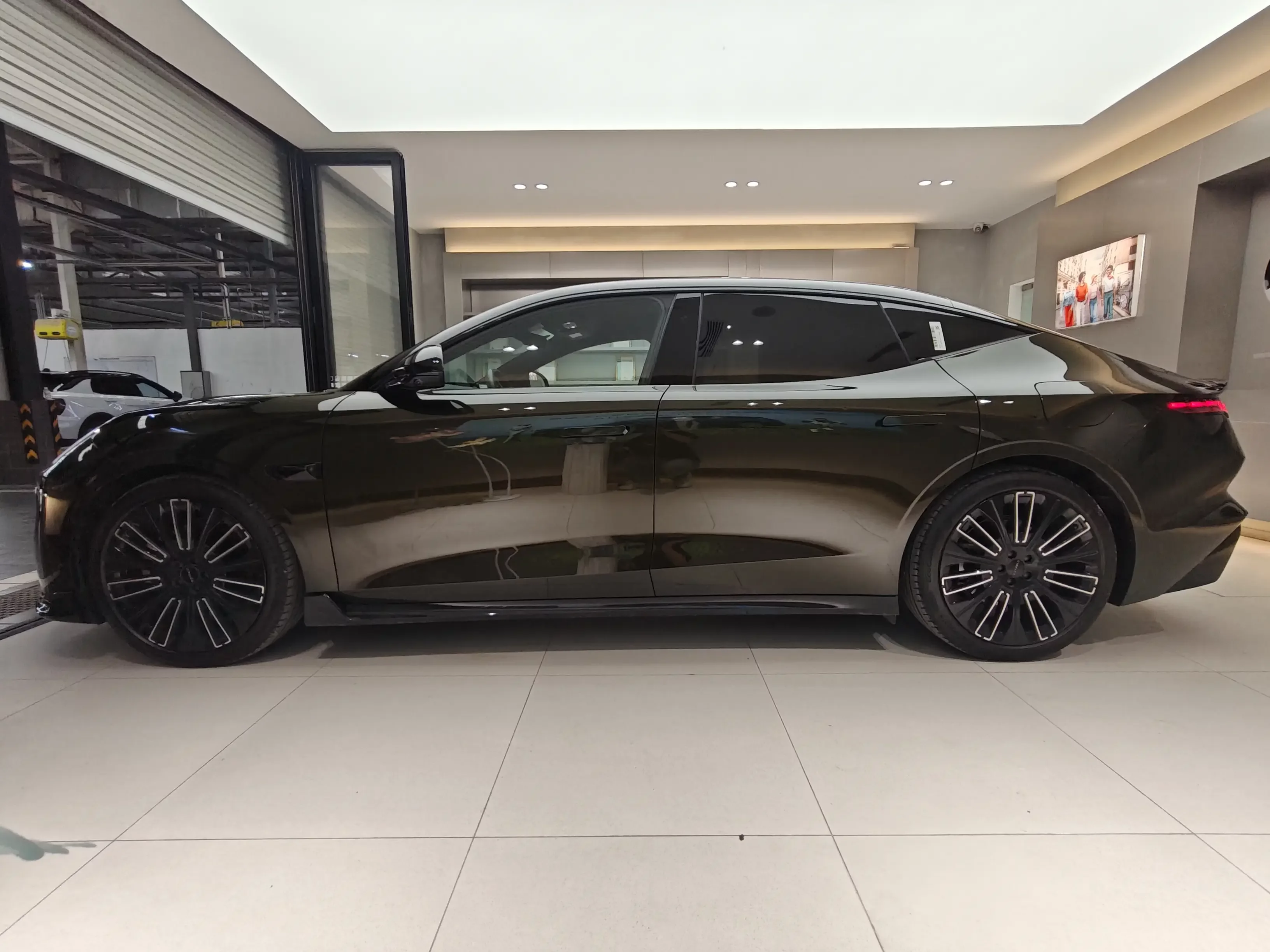 Lynk & Co 10 EM-P