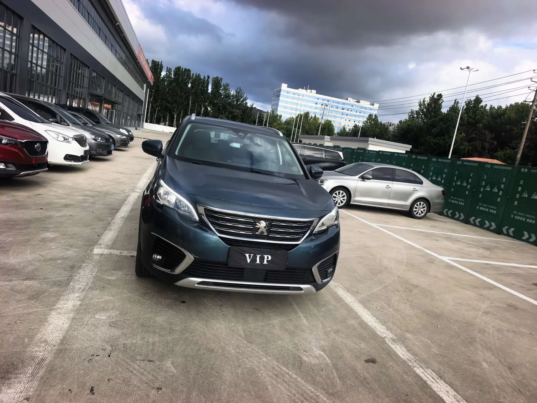 Peugeot 5008  из Китая
