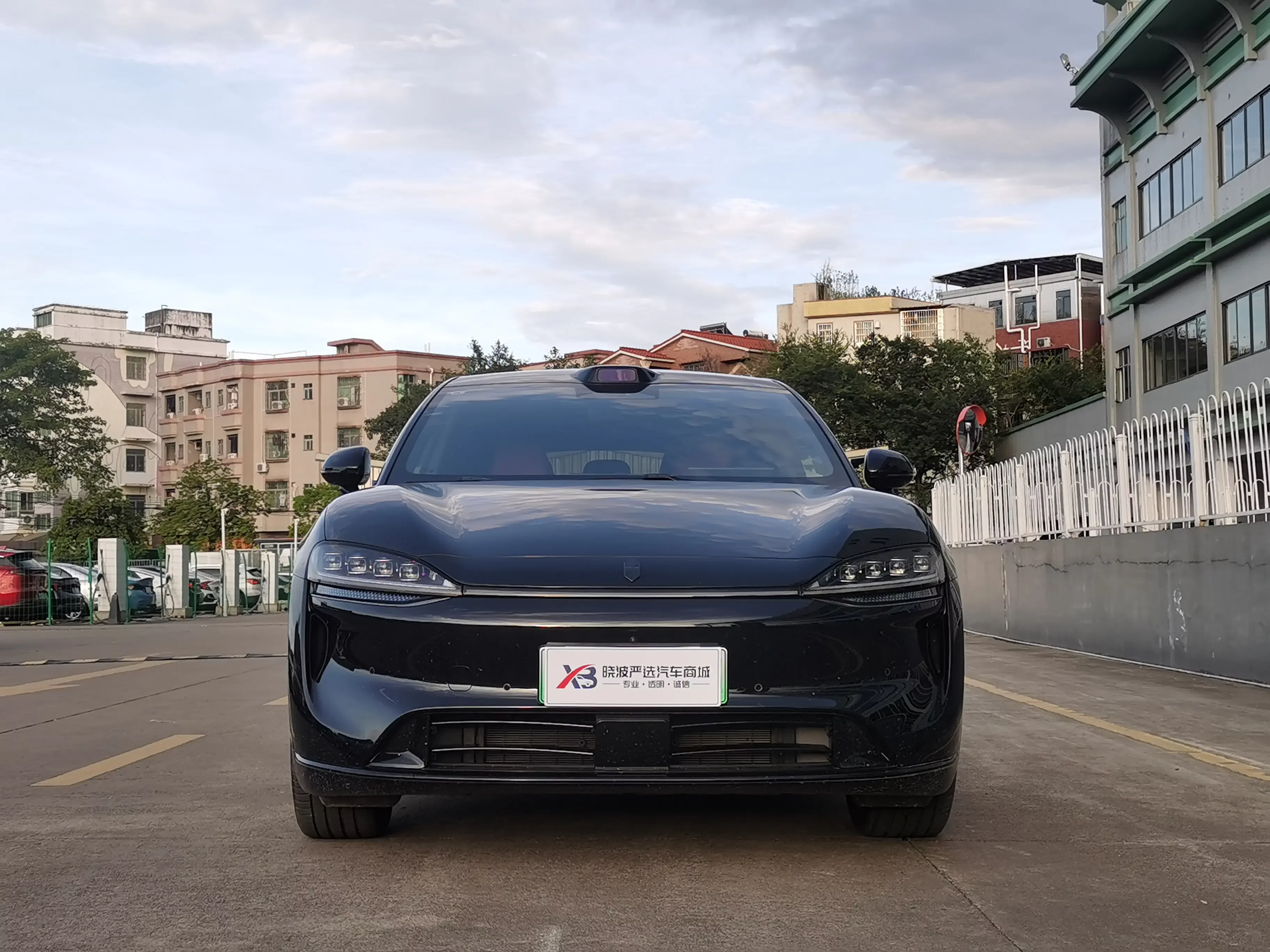 Luxeed Zhijie R7