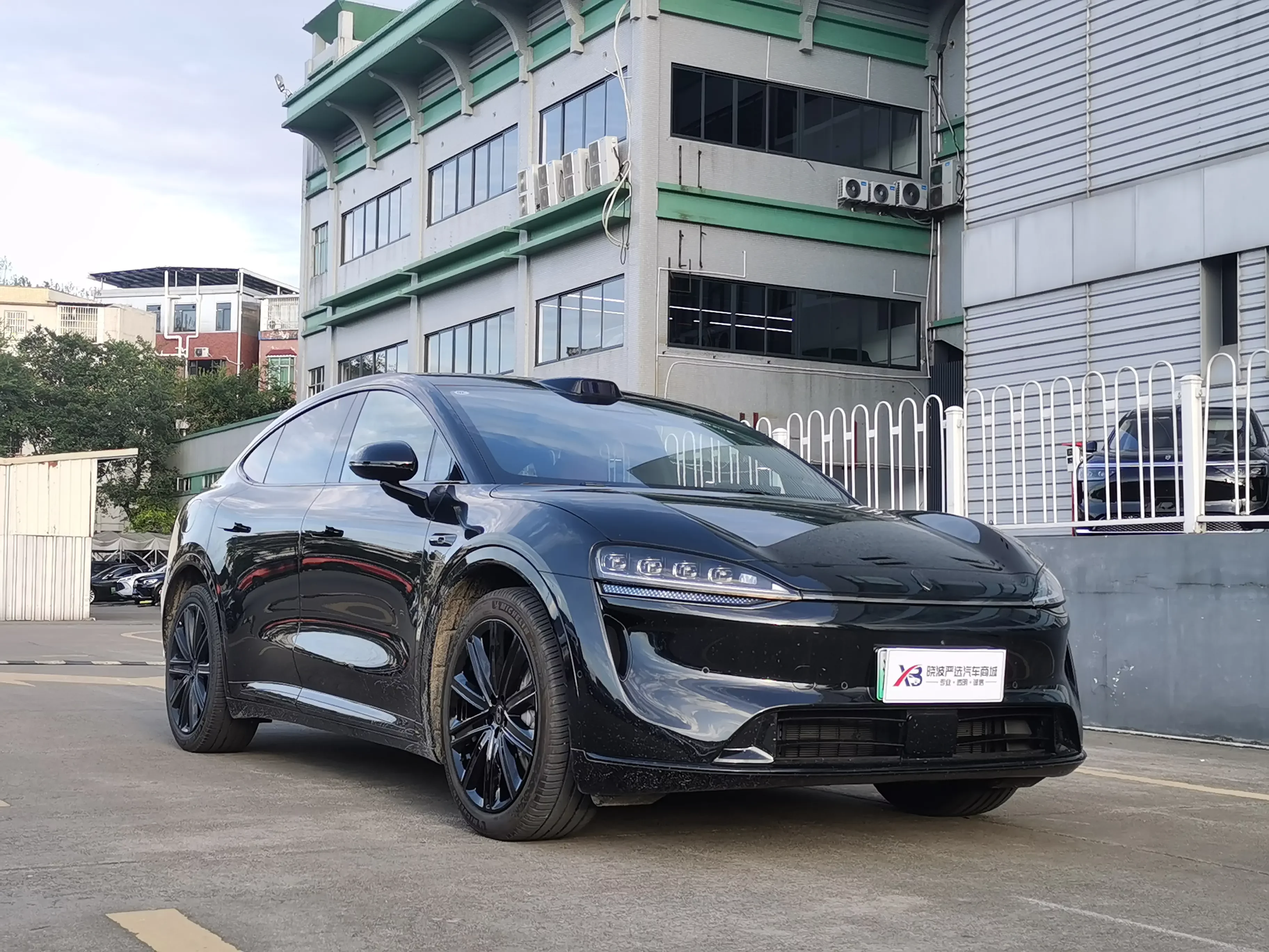Luxeed Zhijie R7
